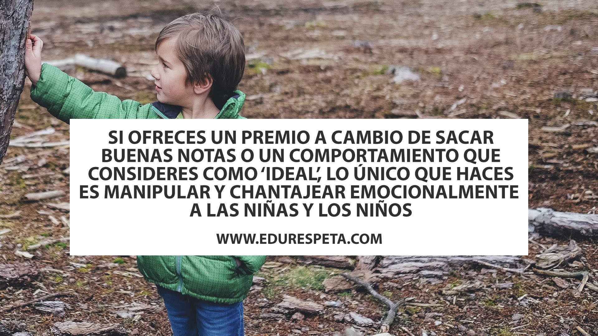 Los premios son igual de incorrectos que los castigos.  Hace años los denominé como "primos hermanos" y es que aunque las formas son distintas, lo que se busca es exactamente lo mismo y para los niños y niñas es el mismo aprendizaje: hacer las cosas puramente por manipulación adulta.  Mucho por hacer, mucho por trabajar, mucho por cambiar, mucho por conseguir... PERO SE CONSIGUE. 