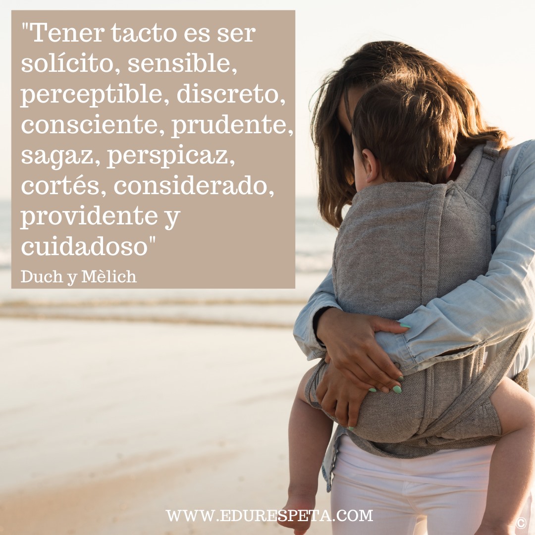 Tener tacto es ser solícito, sensible, perceptible, discreto, consciente